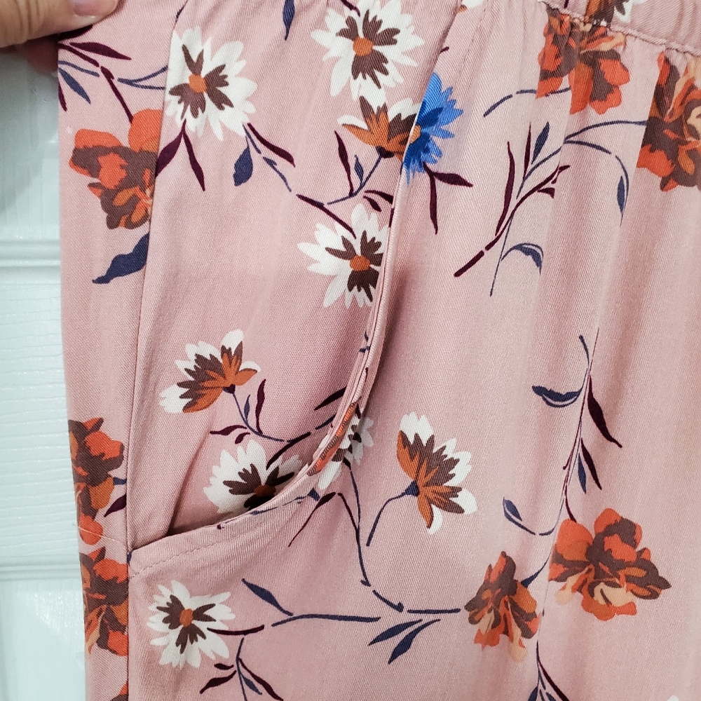 Jessica Simpson Floral Knit Cropped Pants/Capris - Picture 4 of 13